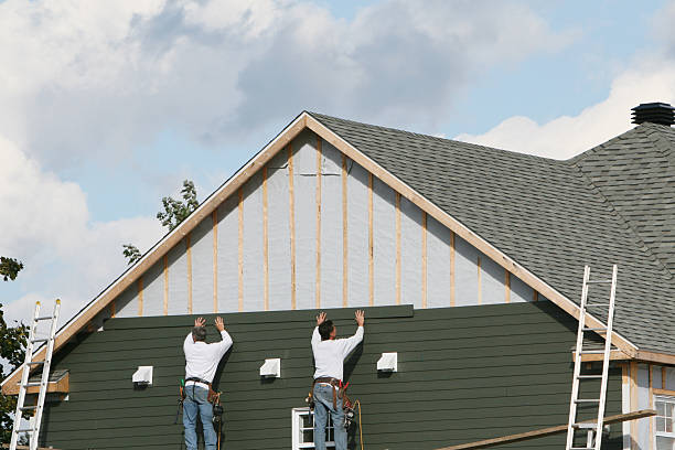 Professional Siding technician working in Cary, IL